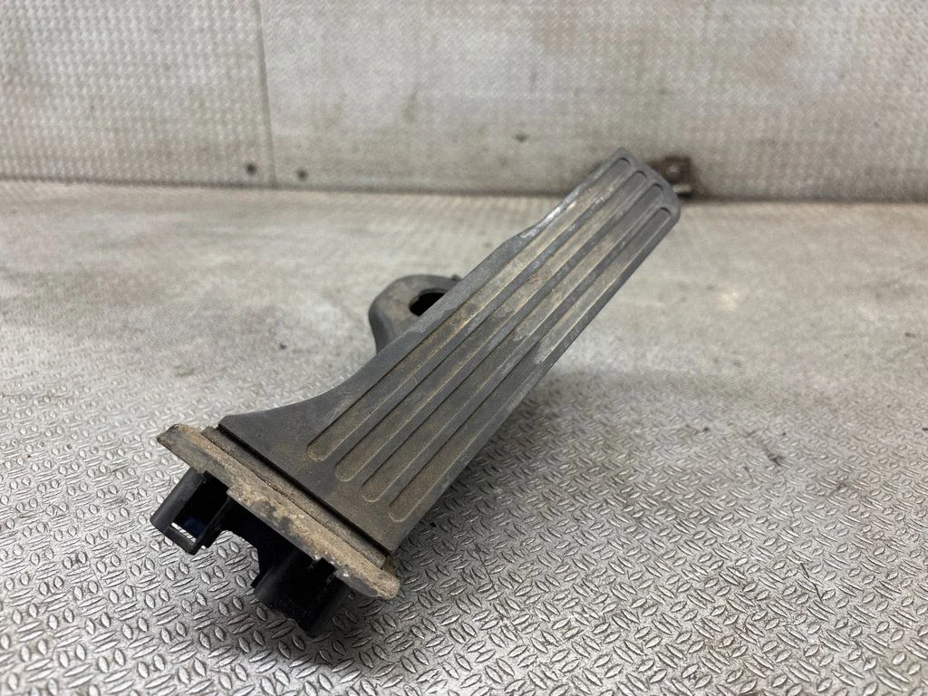 Accelerator throttle pedal 1K1723503L