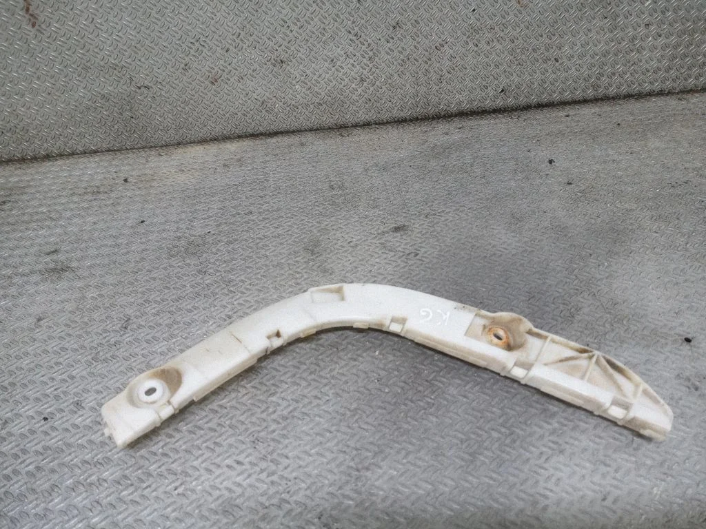 Bumper support mounting bracket corner – left