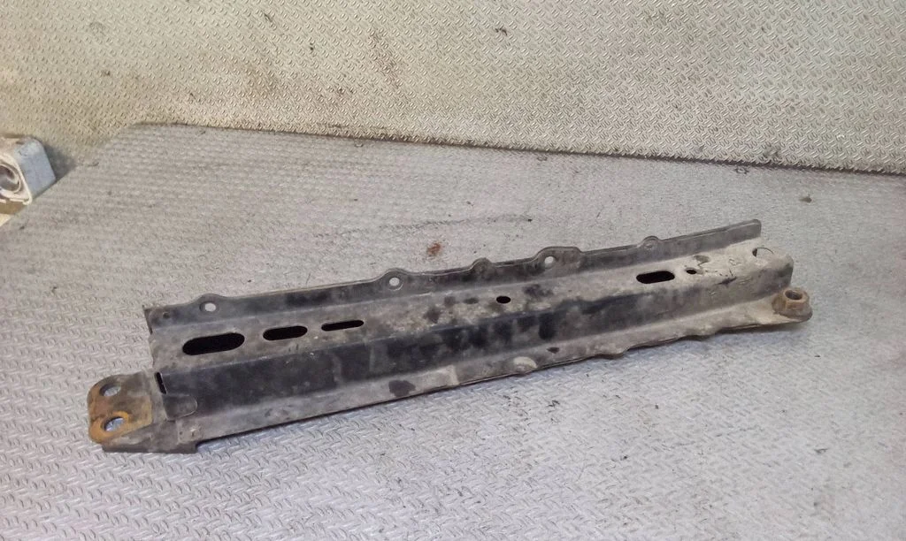 Radiator support slam panel bracket