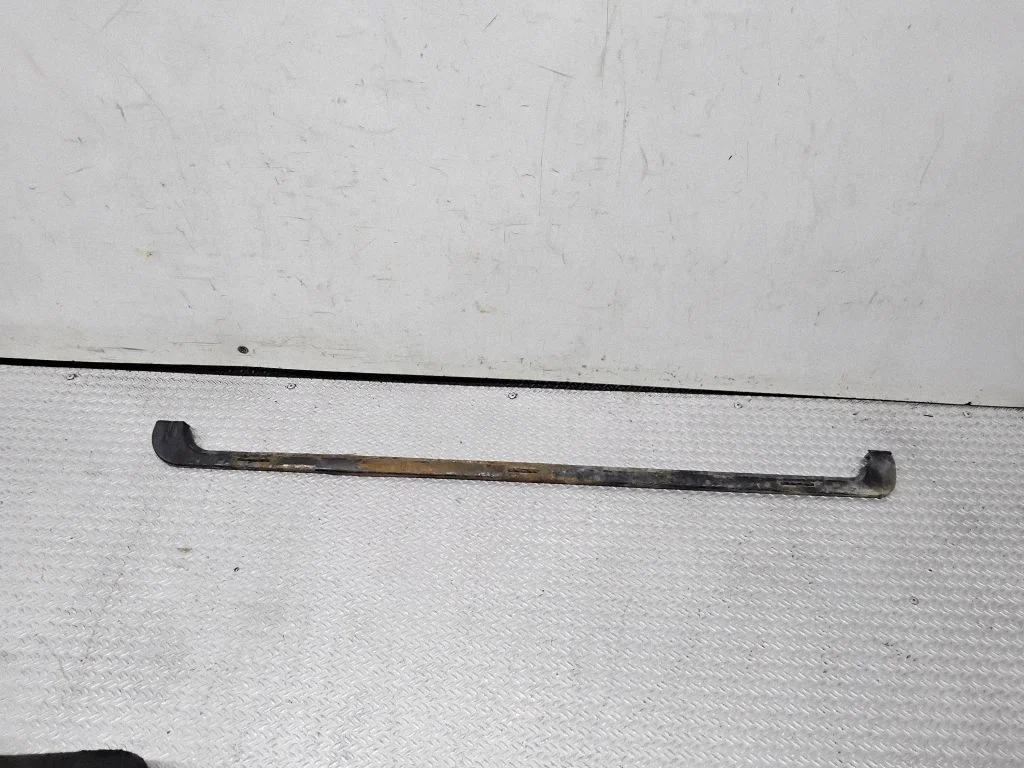 Radiator support slam panel bracket 30671117