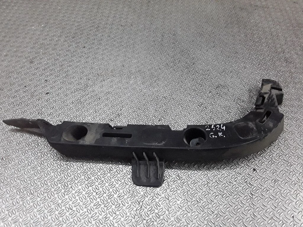 Bumper support mounting bracket corner – left