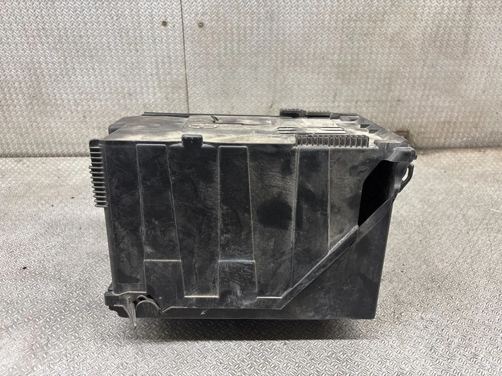 Battery box tray