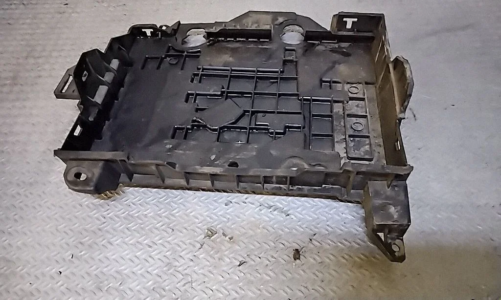 Battery box tray 8200314273