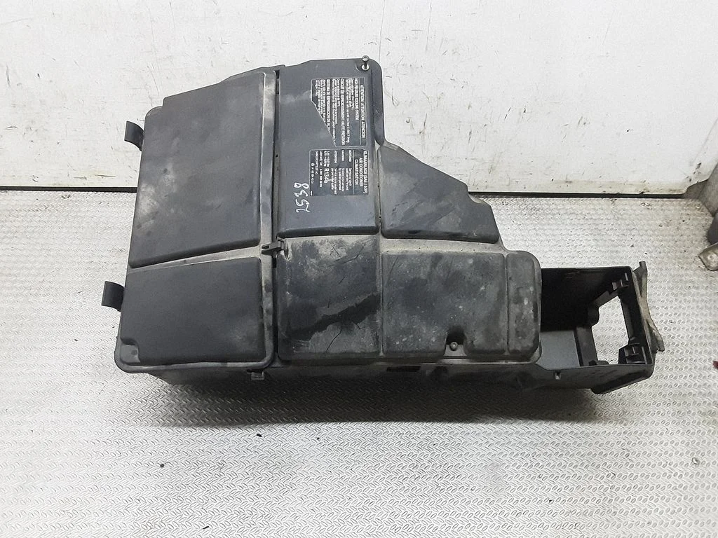 Fuse box set A1635844326