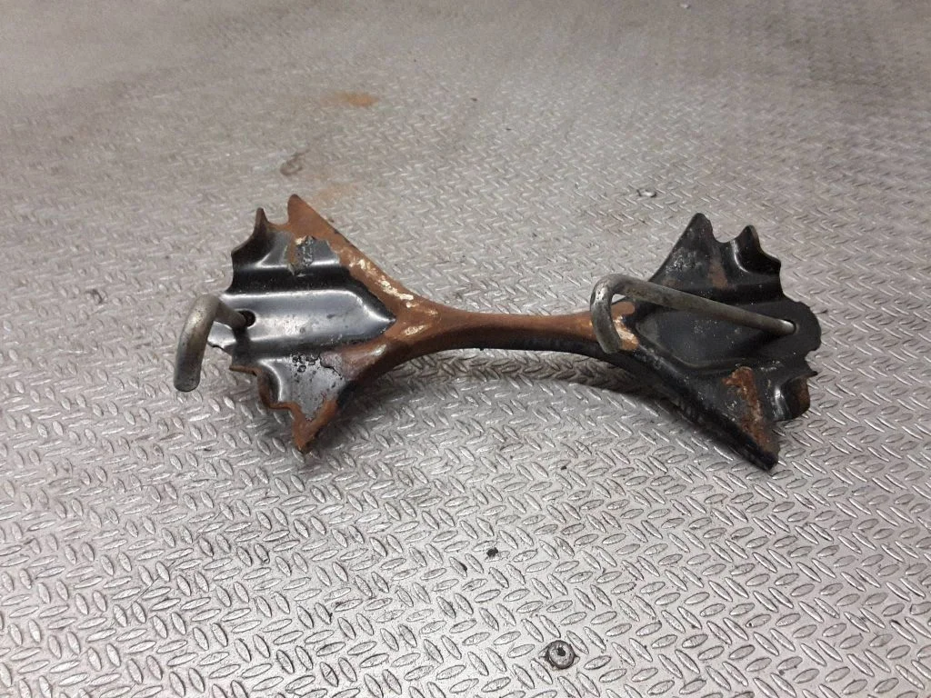 Battery bracket