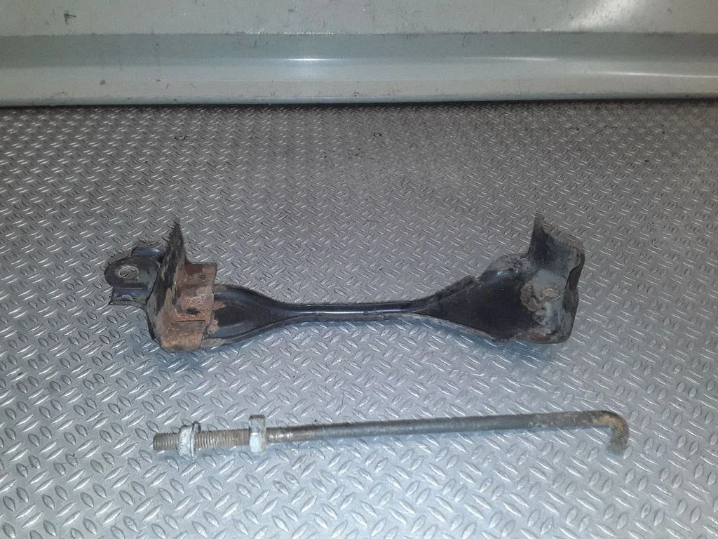 Battery bracket