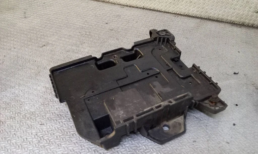 Battery tray – Hyundai i40 (2011-)