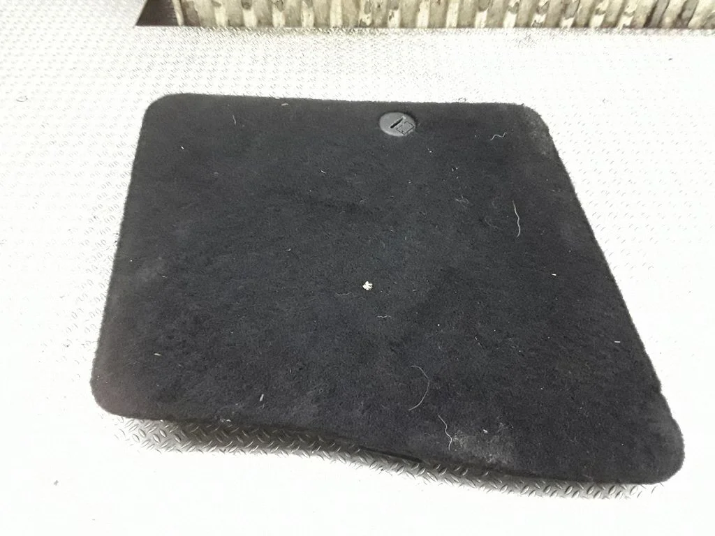 Pokrywa skrzynki akumulatora A1696800439