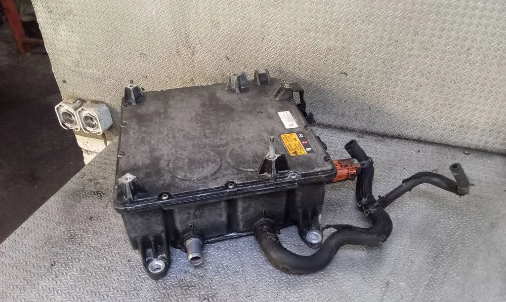 Battery charger (optional) – Chevrolet Bolt (2017-)