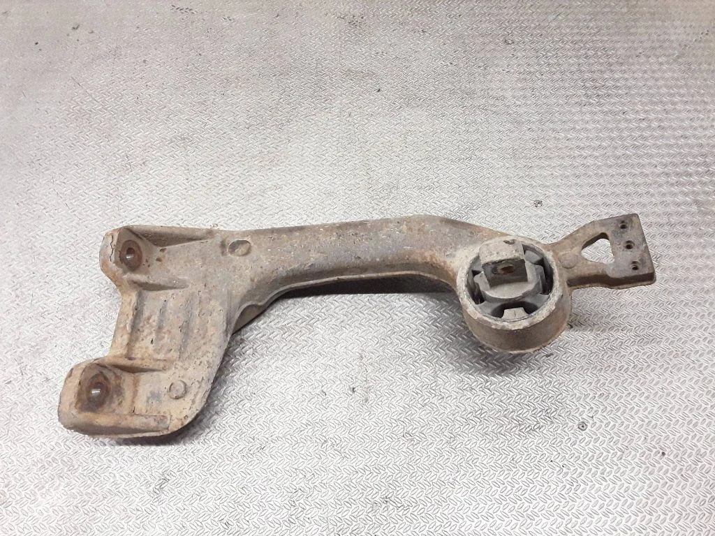 Rear differential/diff mount bracket – Mercedes-Benz Vito Viano W447 (2014-)