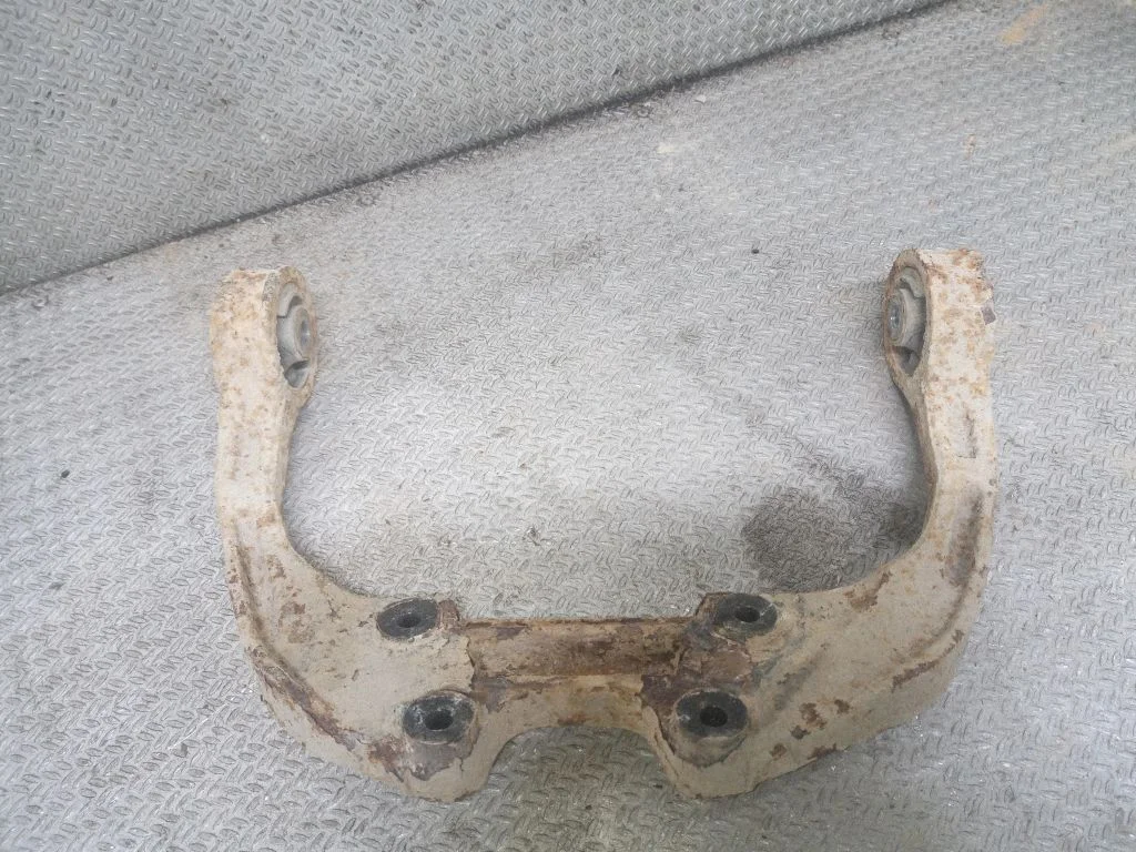 Rear differential/diff mount bracket