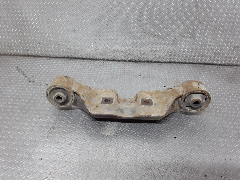 Rear differential/diff mount bracket