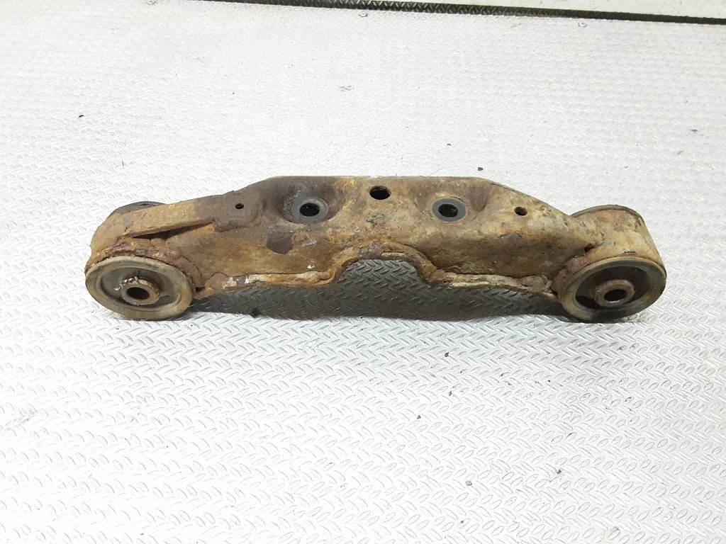 Rear differential/diff mount bracket – Subaru Outback (1999-2003)