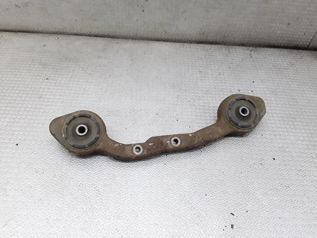 Rear differential/diff mount bracket