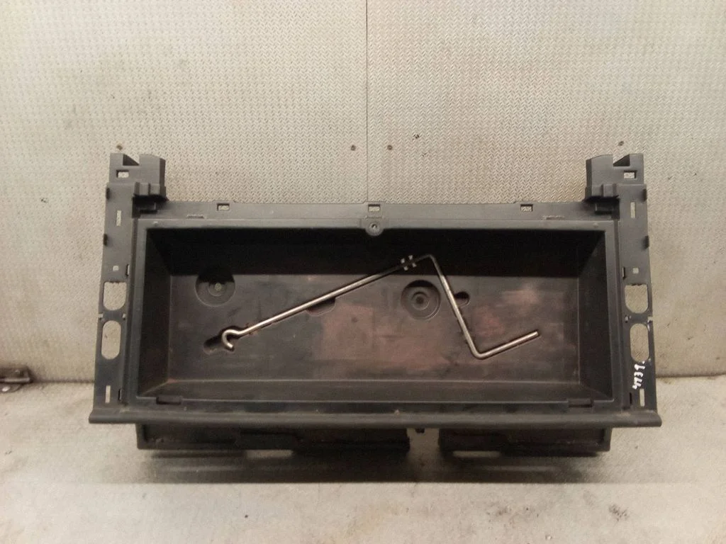 Glove box in trunk – Toyota Avensis T270 (2009-2012)