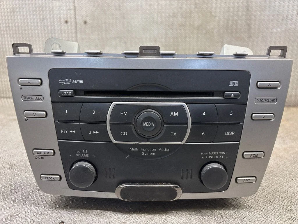 Radio/CD/DVD/GPS head unit GS1E669RXA