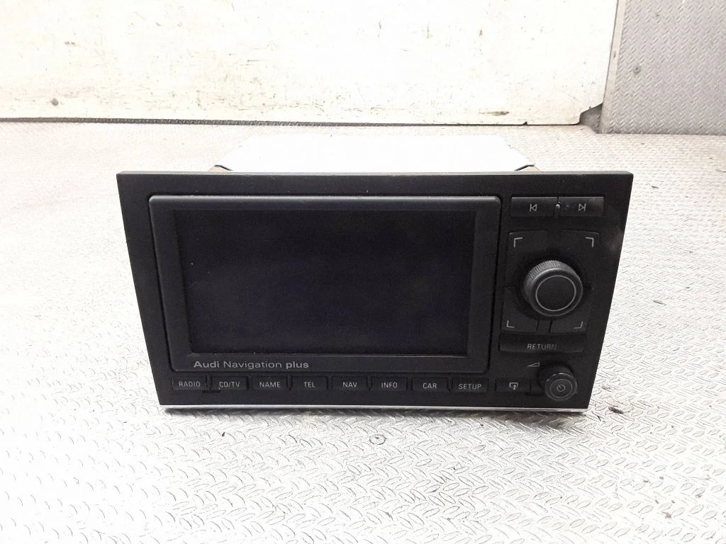 Radio/CD/DVD/GPS head unit 8E0035192C