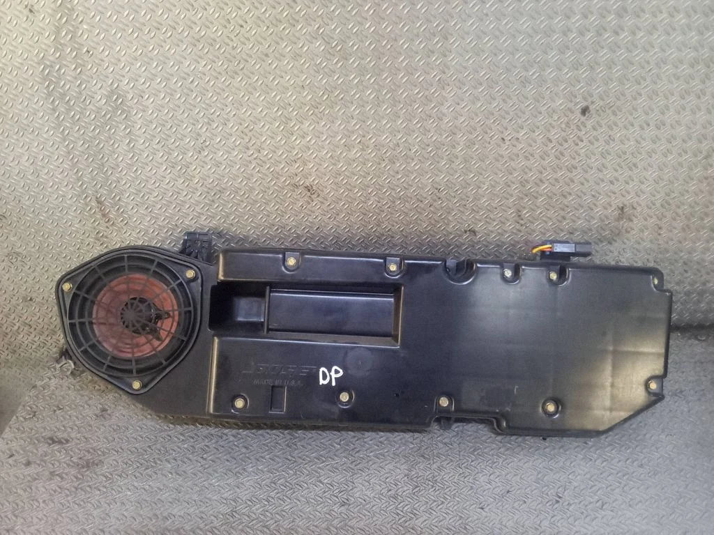 Subwoofer speaker – front right