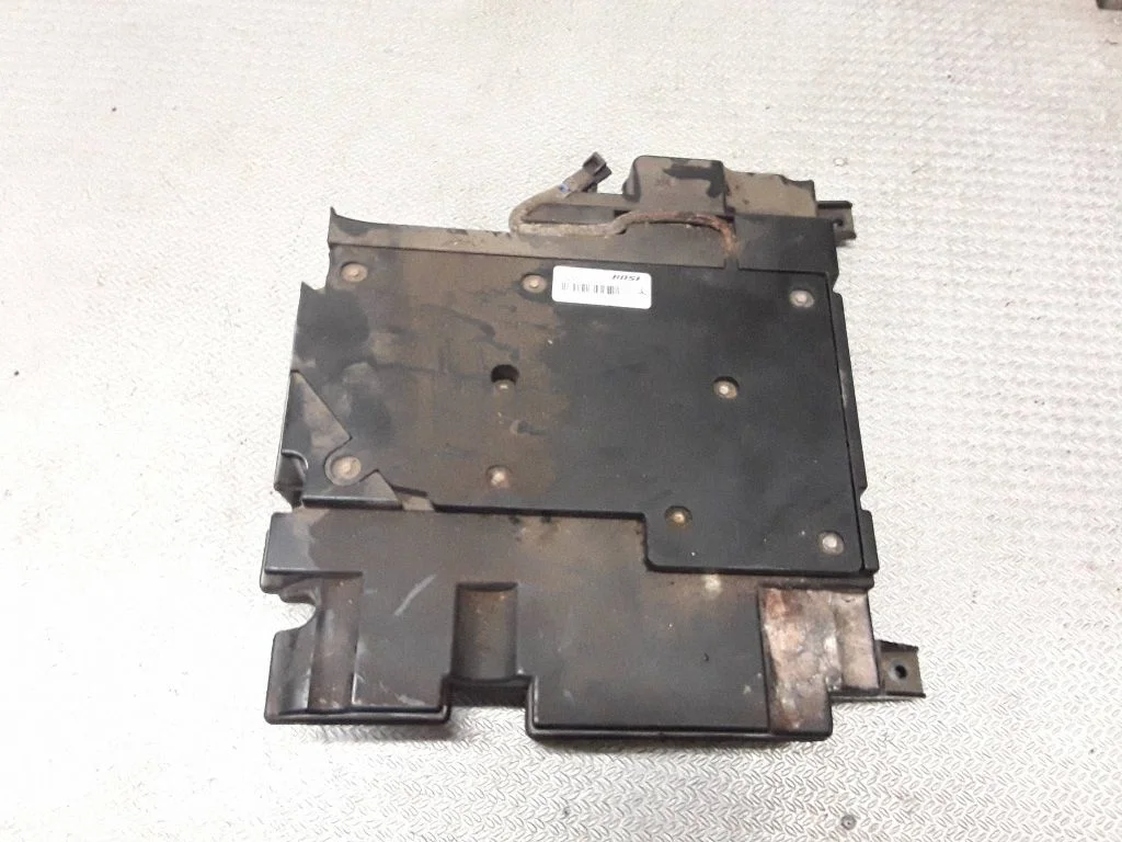 Subwoofer speaker – Mercedes-Benz ML-Class W163 (1997-2005)