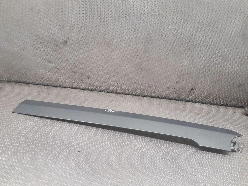 Sliding door rail trim
