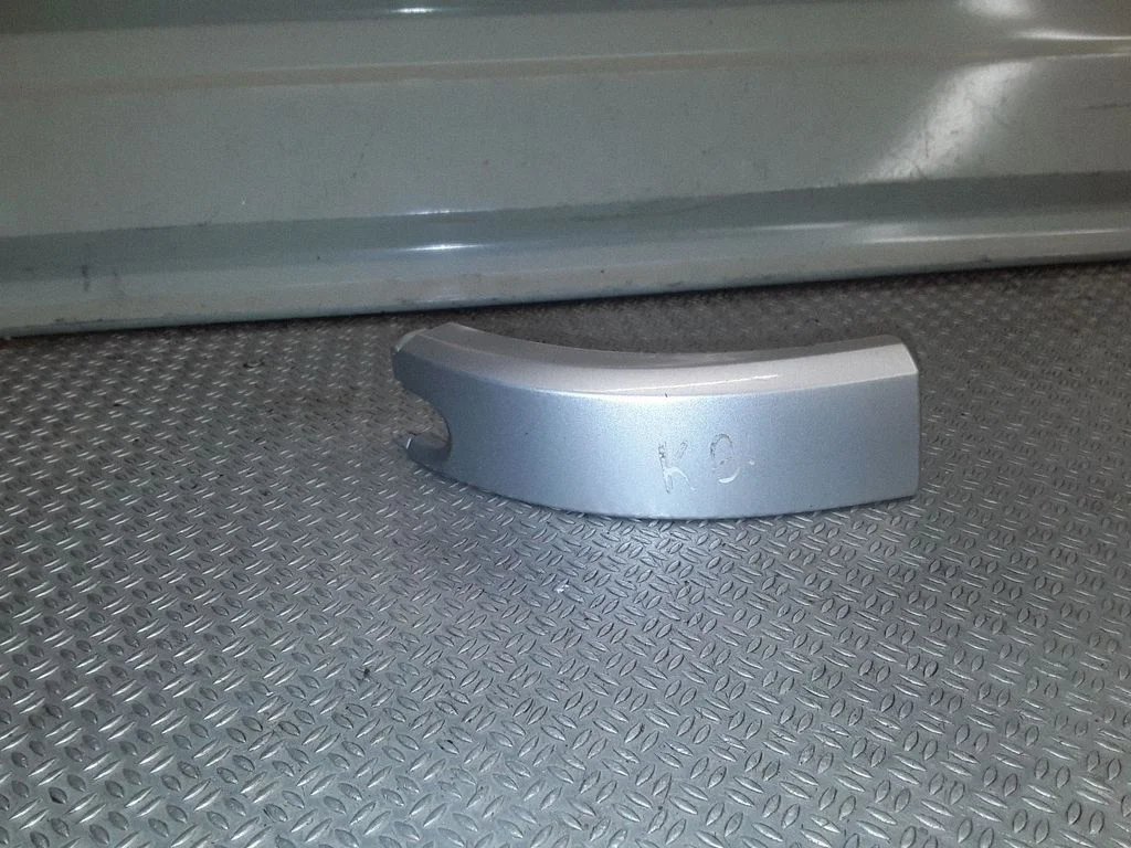 Sliding door rail trim