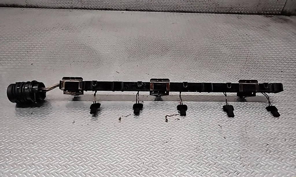 Fuel injector wires 07Z971826