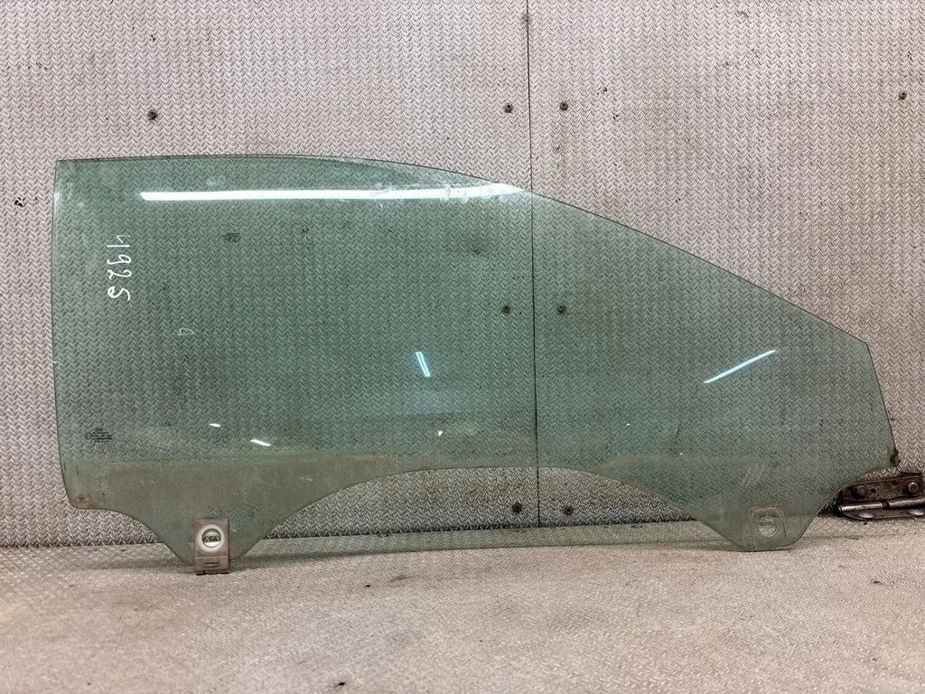 Front door window/glass (coupe) – front right