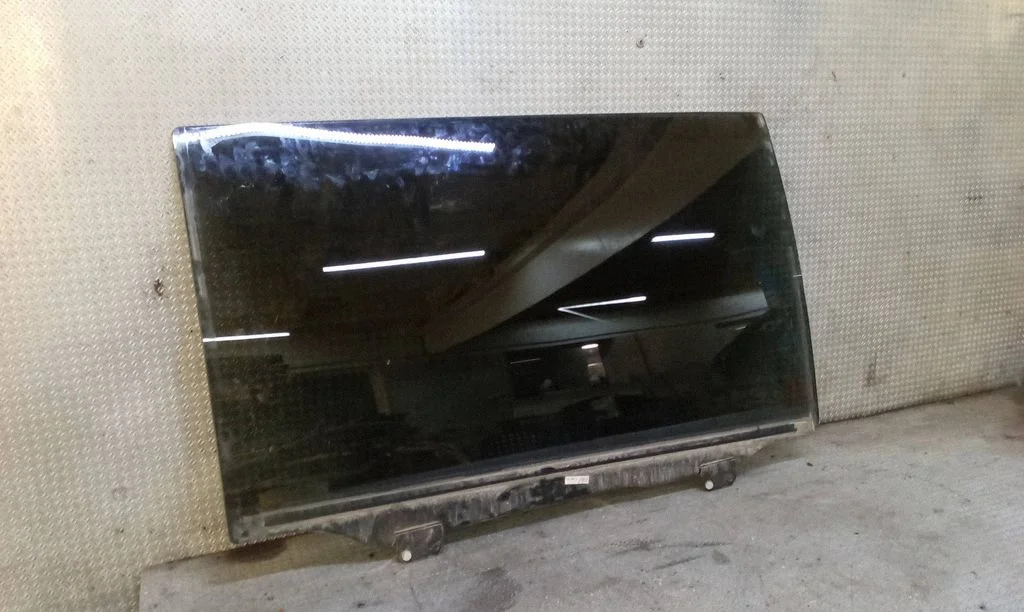 Sliding door window/glass – Volkswagen Routan (2008-2014)