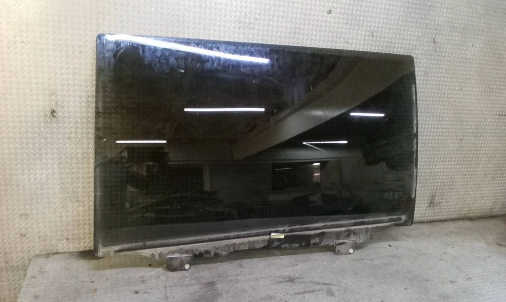 Sliding door window/glass – Volkswagen Routan (2008-2014)