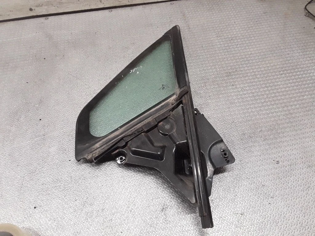 Front vent window/glass (coupe)