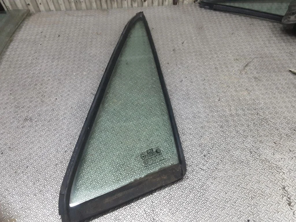 Front vent window/glass (coupe)