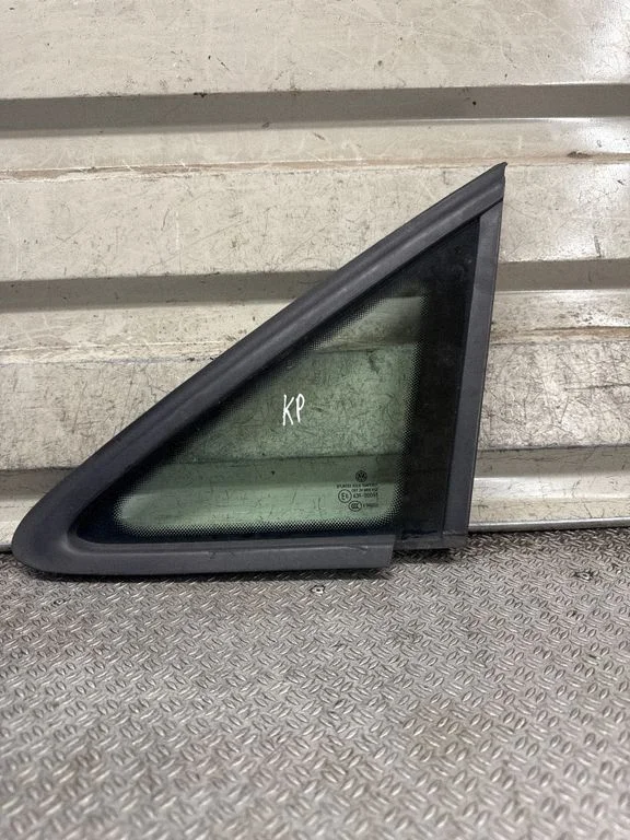 Front triangle window/glass 43R00048