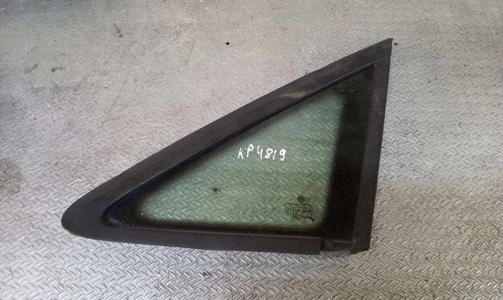 Front triangle window/glass – left