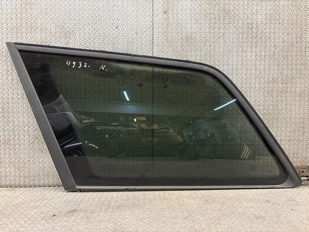 Rear side window – rear left