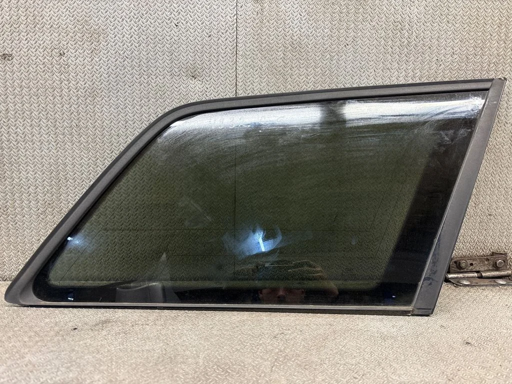 Rear side window – rear right