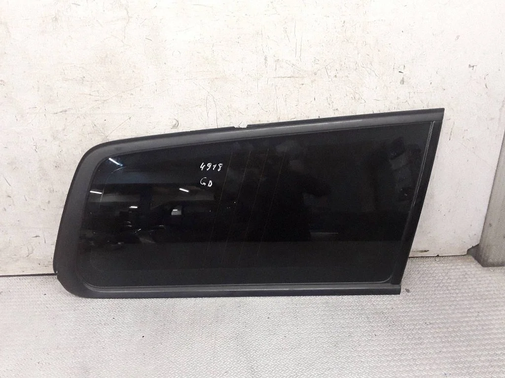 Rear side window – right