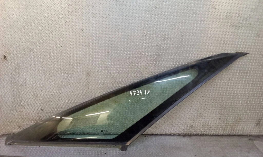 Front triangle window/glass – left