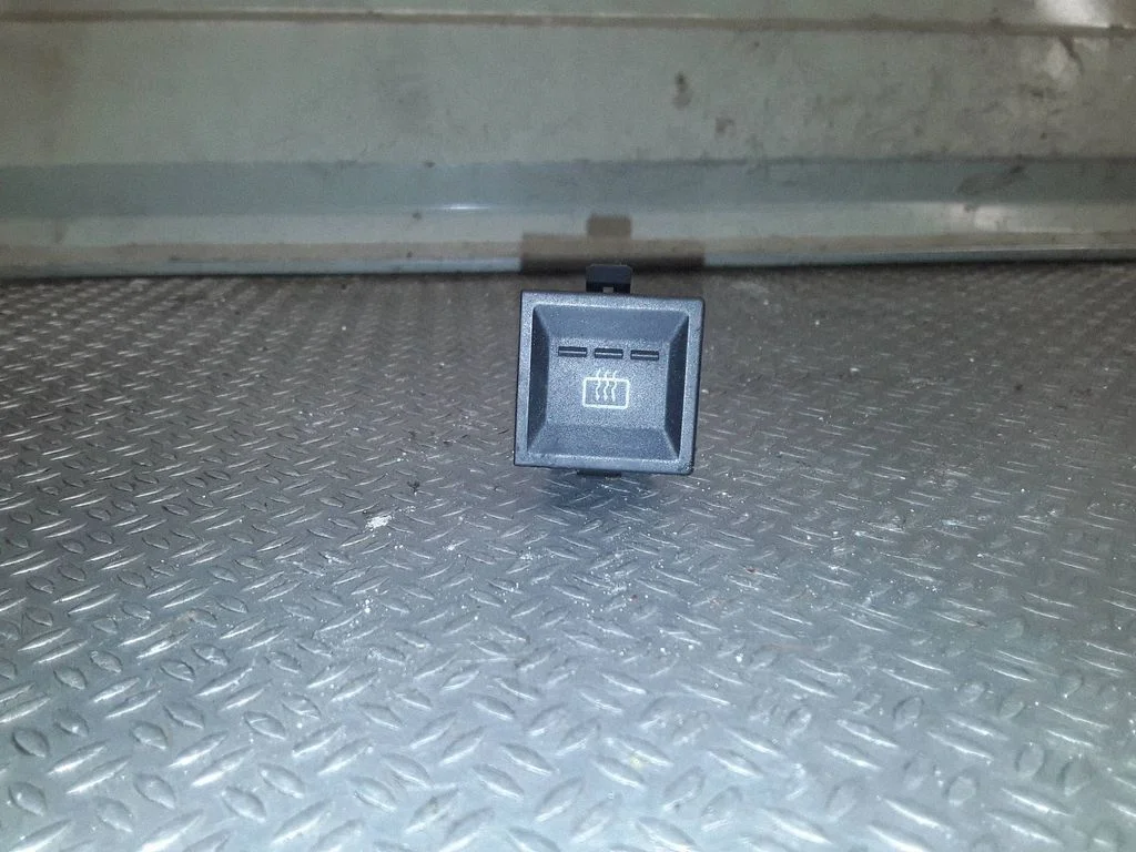 Windscreen/window heater switch 7E0959621