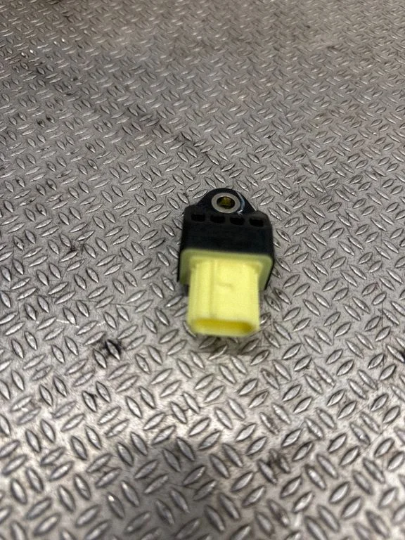 Airbag deployment crash/impact sensor 98235SC000