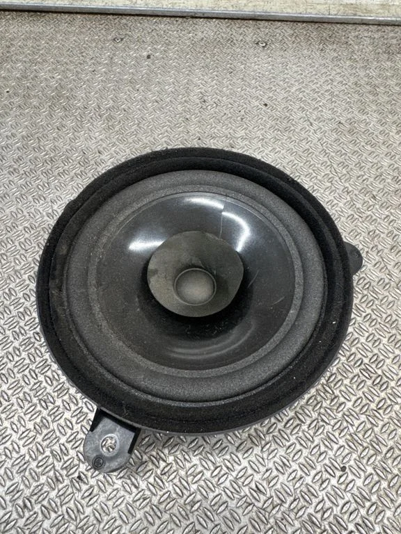 Tagaukse kõlar(id) 86301AJ030
