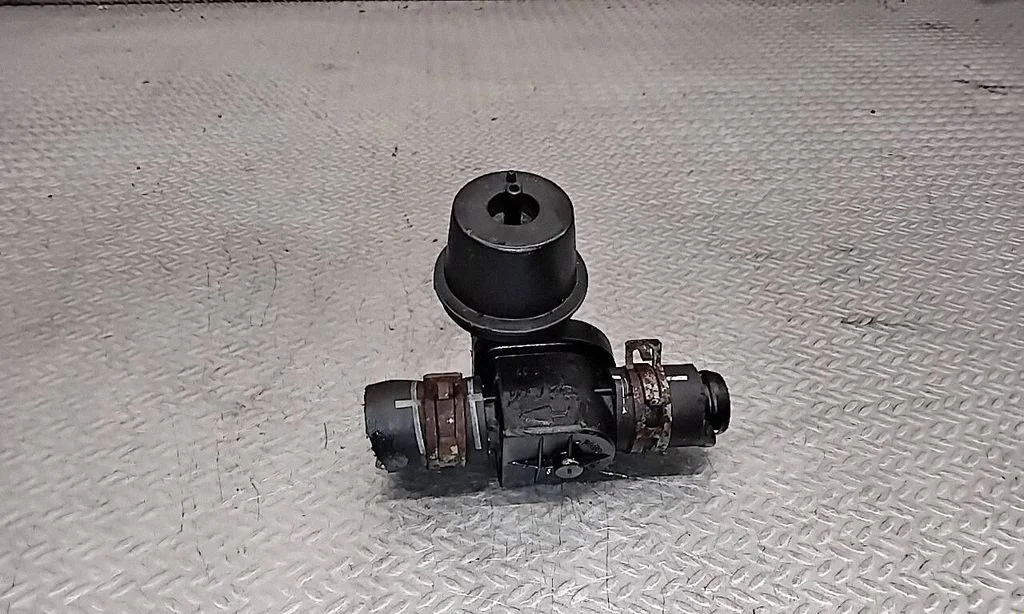 Coolant heater control valve – Volkswagen Jetta III (1992-1999)