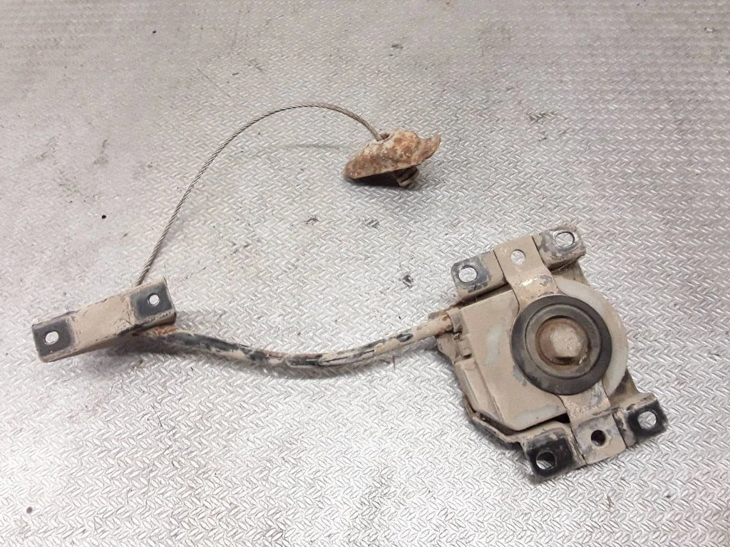 Spare wheel mounting bracket – Toyota Corolla Verso AR10 (2004-2009)