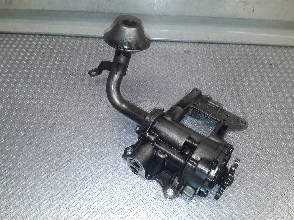 Oil pump 11412247217