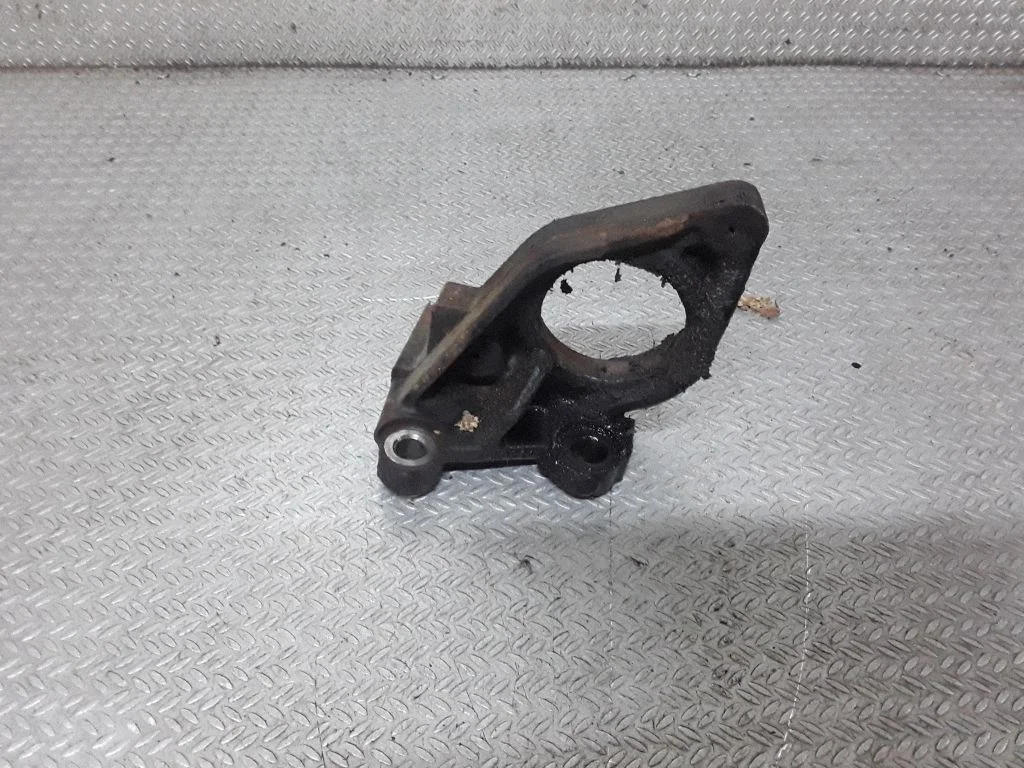 Driveshaft support bearing bracket – Opel Vivaro (2001-2014)