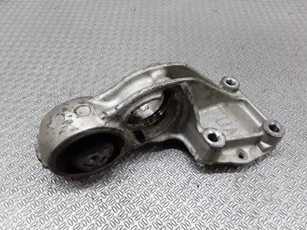 Driveshaft support bearing bracket – Citroen C4 I (2004-2010)