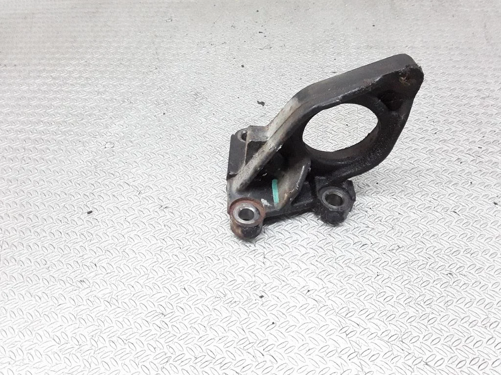 Driveshaft support bearing bracket – Opel Vivaro (2001-2014)