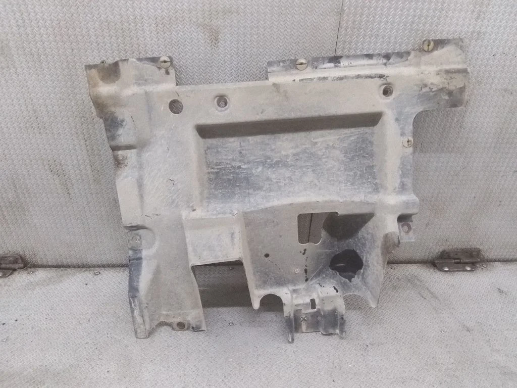 Rear underbody cover/under tray