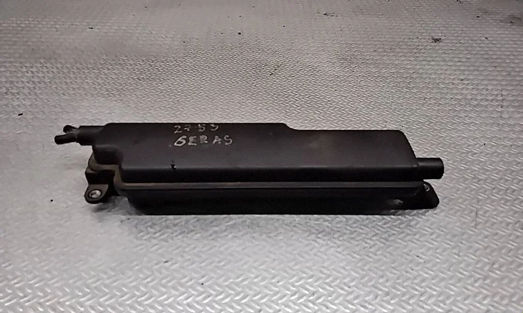 Vacuum air tank A6390700268