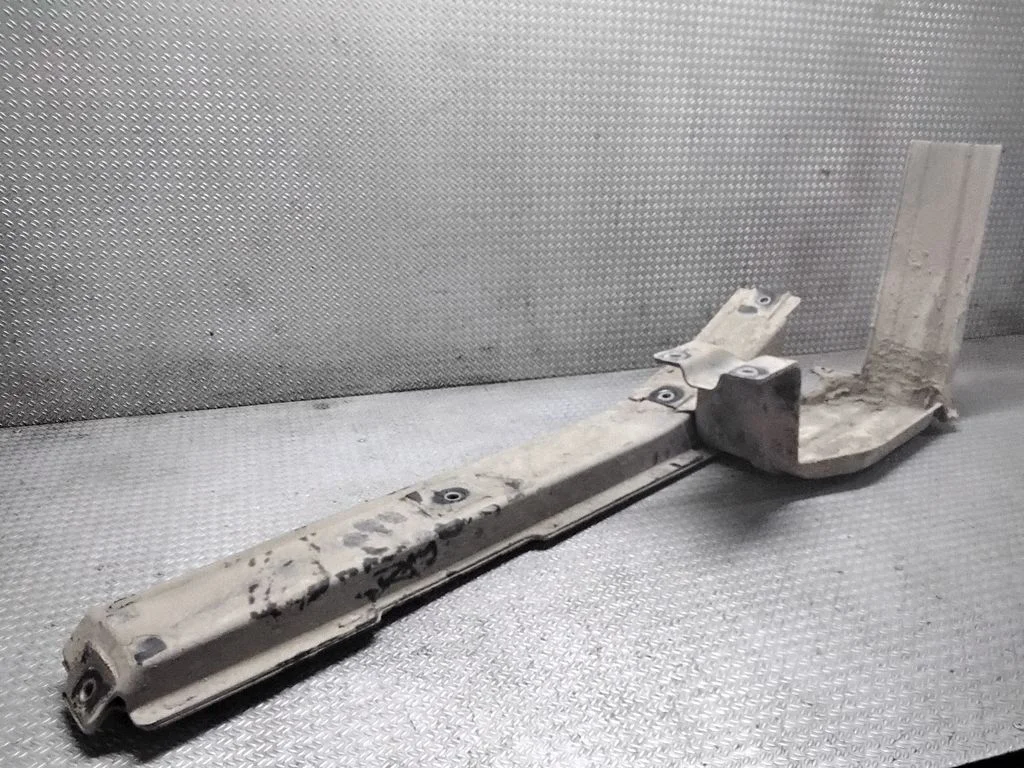 Trunk boot underbody cover/under tray
