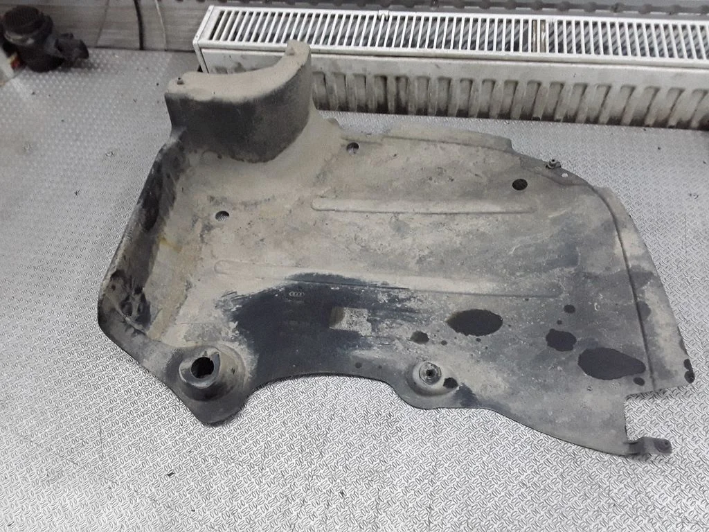 Osłona podwozia pod bagażnikiem – Audi A4 S4 B7 8E 8H (2005-2008)